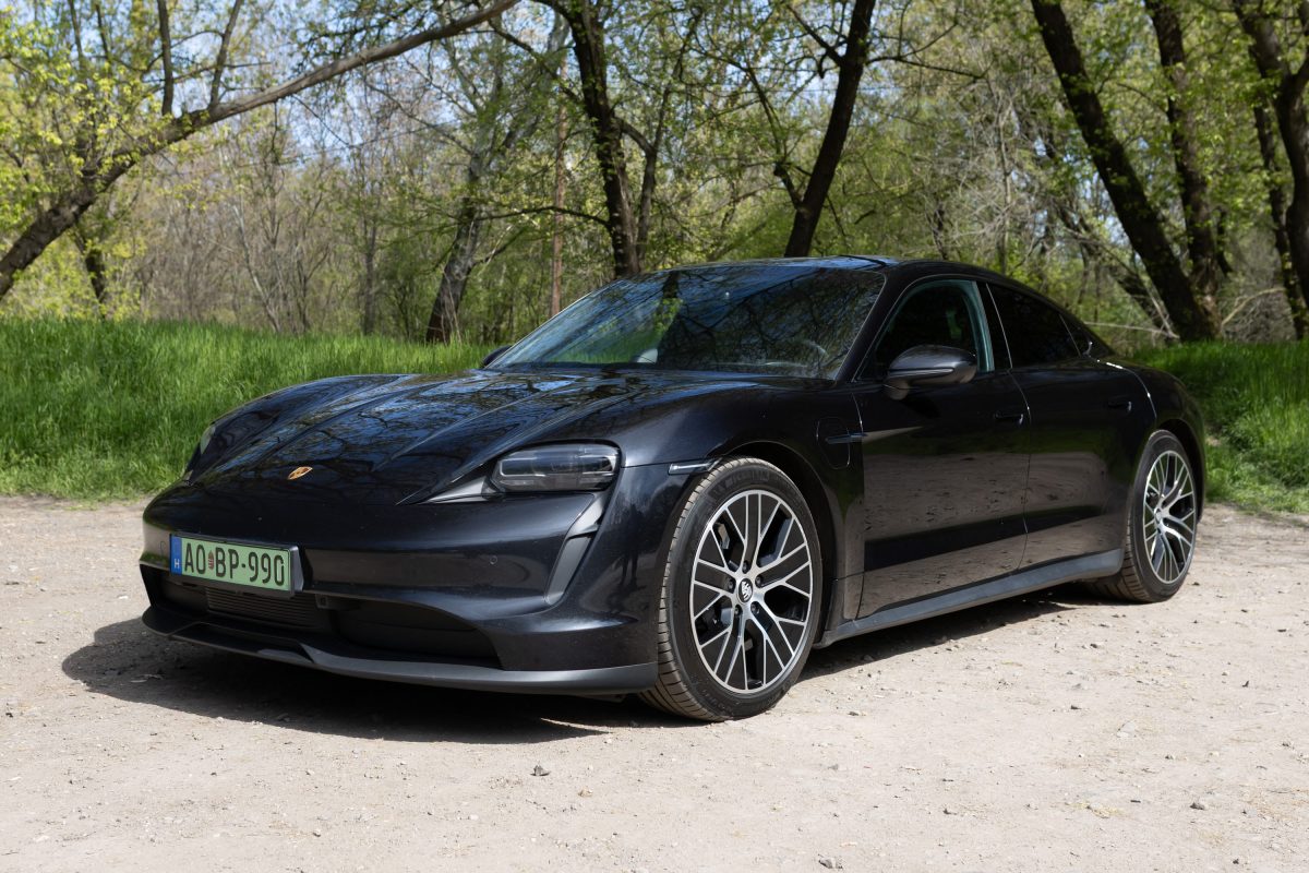 Porsche Taycan 4s Black