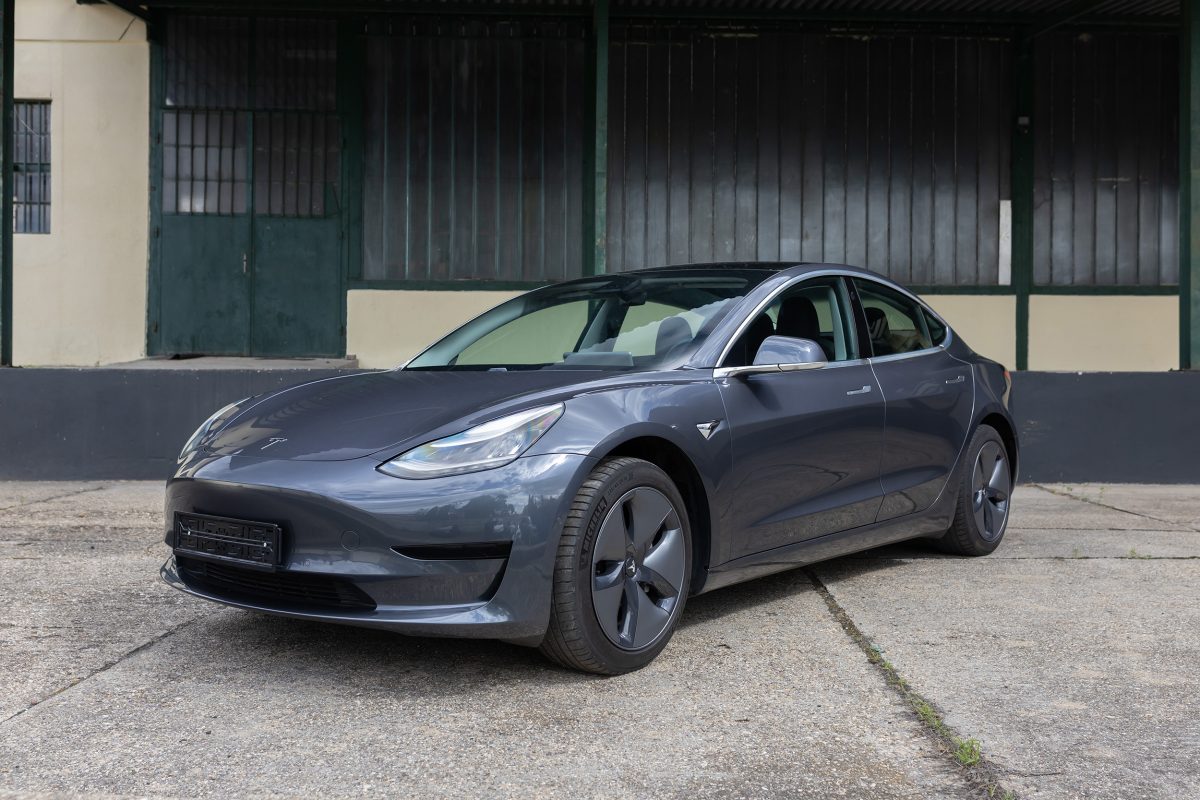 Tesla Model 3 STR+ RWD Grafit (kiadva)